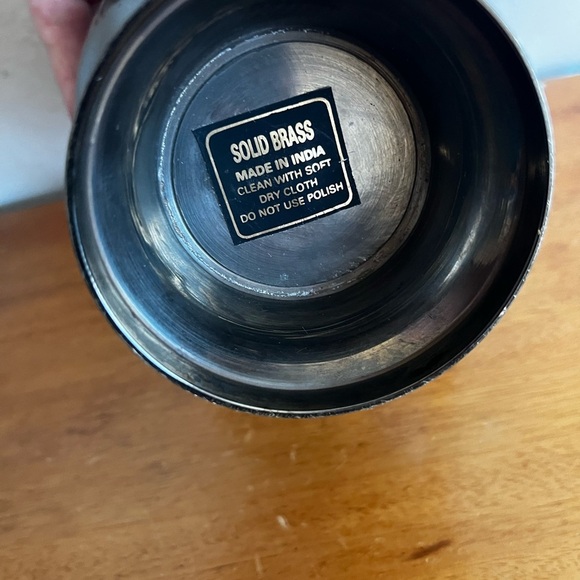 Antique solid brass vase with bow - Picture 3 of 4